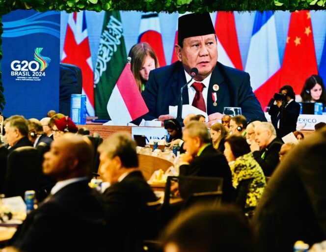 
					Presiden Prabowo Subianto memberikan pidato sambutan pada sesi pertama Konferensi Tingkat Tinggi (KTT) G20 yang mengangkat tema “Fight against Hunger and Poverty, di Brasil, Senin, 18 November 2024