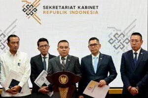 Keterangan pers perwakilan pimpinan DPR RI di Istana Merdeka (Ist)