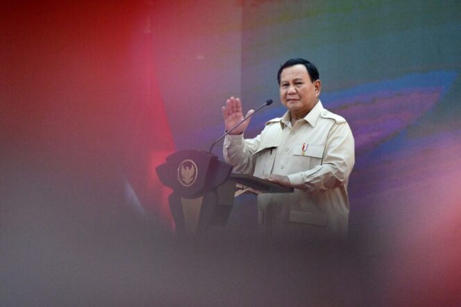 
					Presiden Prabowo menghadiri pembukaan Apel Kepala Satuan Wilayah (Kasatwil) Polri Tahun 2024 di Akademi Kepolisian (Akpol), Kota Semarang,
