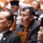 nggota Komisi IV DPR RI Slamet saat interupsi dalam Rapat Paripurna di Gedung Nusantara II, DPR RI, Senayan