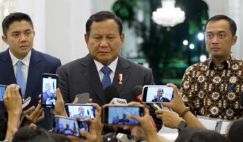 Presiden Prabowo Subianto menyampaikan keterangan persnya kepada awak media di Istana Merdeka, Jakarta, pada Jumat, 6 Desember 2024. (Tangkapan Layar Youtube Setkab RI)