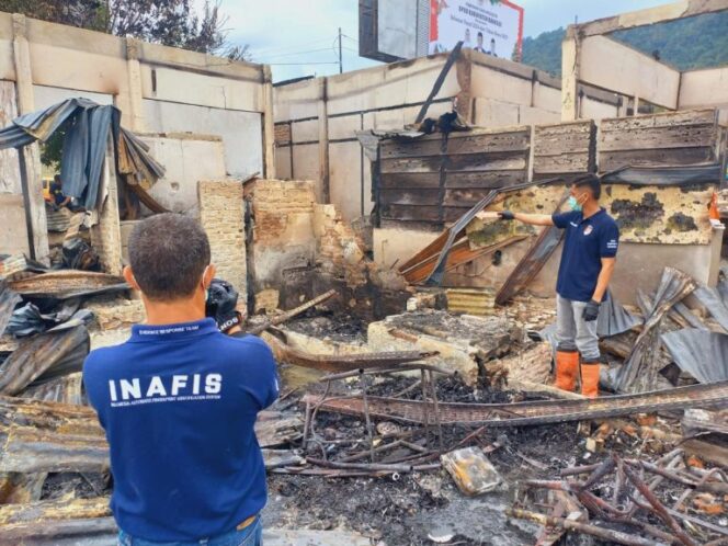 
					Diduga Korsleting, Inafis Polres Banggai Mulai Olah TKP di Pasar Sentral Luwuk