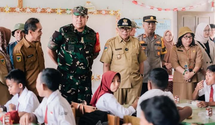 Wakil Bupati Banggai, Drs. Furqanuddin Masulili hadiri Pencanangan Pemberian Makanan Bergizi Gratis (DKISP Banggai)