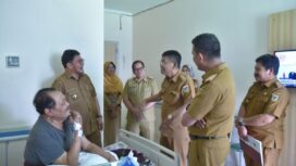 Gubernur Rusdy Mastura Membesuk Mantan Gubernur Sulteng, H.B. Paliudju