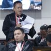 Harli Muin (berdiri) selaku kuasa hukum Pemohon pada sidang Pemeriksaan Pendahuluan Perkara Nomor 109/PHPU.BUP-XXIII/2025 Perselisihan Hasil Pemilihan Umum Bupati Kabupaten Banggai Kepulauan, pada Senin (1/13) di Ruang Sidang Panel 3 MK. (Foto : Humas MK)