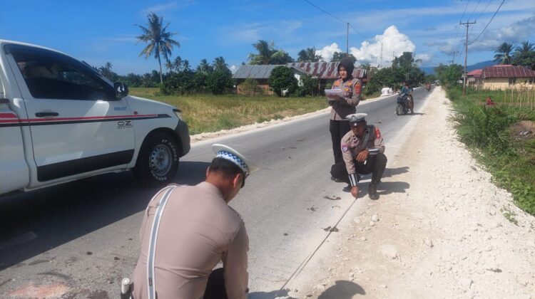 Tabrak Belakang Truck, Pengendara Motor NMAX asal Bantayan dan Anaknya Dilarikan ke RSUD Luwuk