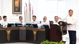 Presiden Prabowo Subianto memberikan pengantar pada Sidang Kabinet Paripurna (SKP), di Ruang Sidang Kabinet, Istana Kepresidenan Jakarta, pada Rabu (22/01/2025). (Foto: BPMI Setpres)