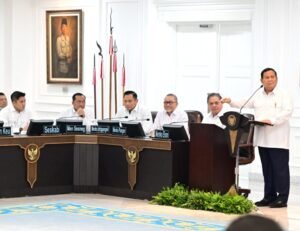 Presiden Prabowo Subianto memberikan pengantar pada Sidang Kabinet Paripurna (SKP), di Ruang Sidang Kabinet, Istana Kepresidenan Jakarta, pada Rabu (22/01/2025). (Foto: BPMI Setpres)