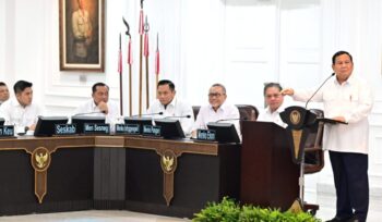 Presiden Prabowo Subianto memberikan pengantar pada Sidang Kabinet Paripurna (SKP), di Ruang Sidang Kabinet, Istana Kepresidenan Jakarta, pada Rabu (22/01/2025). (Foto: BPMI Setpres)