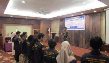 Wakil Ketua II DPRD Abukar O.Sumail saat melantik pengurus KPMBL-Makassar 2025-2026(Ist)