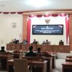 Ketua DPRD Banggai Laut Patwan Kuba memimpin paripurna penyampaian pidato perdana Bupati Sofyan Kaepa (Foto: Nomo/BanggaiTerkini)