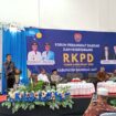 Ketua DPRD Banggai Laut, Patwan Kuba membacakan pokok-pokok pikiran DPRD pada Forum Perangkat Daerah dan Musrenbang RKPD Kabupaten tahun 2026, Jumat 21 Maret 2025 (Foto: Nomo/BanggaiTerkini)