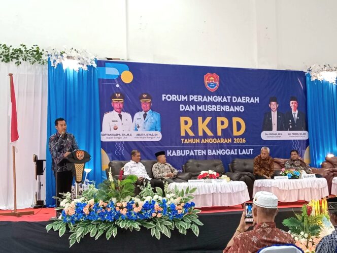 
					Ketua DPRD Banggai Laut, Patwan Kuba membacakan pokok-pokok pikiran DPRD pada Forum Perangkat Daerah dan Musrenbang RKPD Kabupaten tahun 2026, Jumat 21 Maret 2025 (Foto: Nomo/BanggaiTerkini)