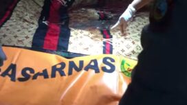 Proses evakuasi penemuam mayat di Kelurahan Dodung, Banggai Laut (Ist)