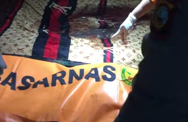 Proses evakuasi penemuam mayat di Kelurahan Dodung, Banggai Laut (Ist)