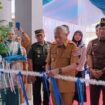 Bupati Banggai Laut Sofyan Kaepa melakukan peresmian mal pelayanan publik (Foto: Nomo/BanggaiTerkini)
