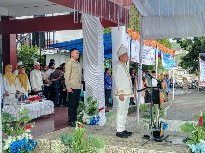 
					Bupati Sofyan Kaepa saat memimpin upacara Hardiknas 2025 (Ist)