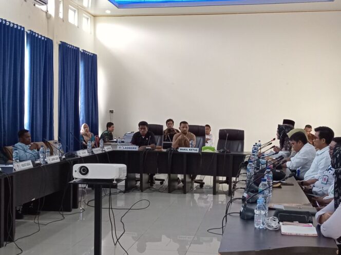 
					Wakil Ketua DPRD Abukar O Sumail Pimpin Rapat Bersama Dinkes dan BPJS Kesehatan