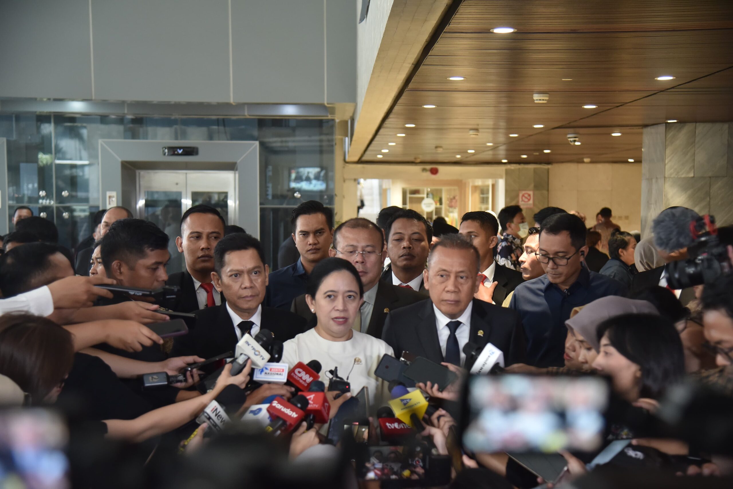 Ketua DPR RI Puan Maharani saat doorstop menanggapi pertanyaan awak media usai memimpin Rapat Paripurna di Gedung Nusantara II, DPR RI, Senayan, Jakarta, (DPR RI)