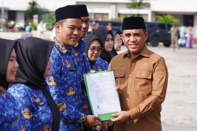 
					Gubernur Sulteng Serahkan 2.402 SK-PPPK Formasi 2024