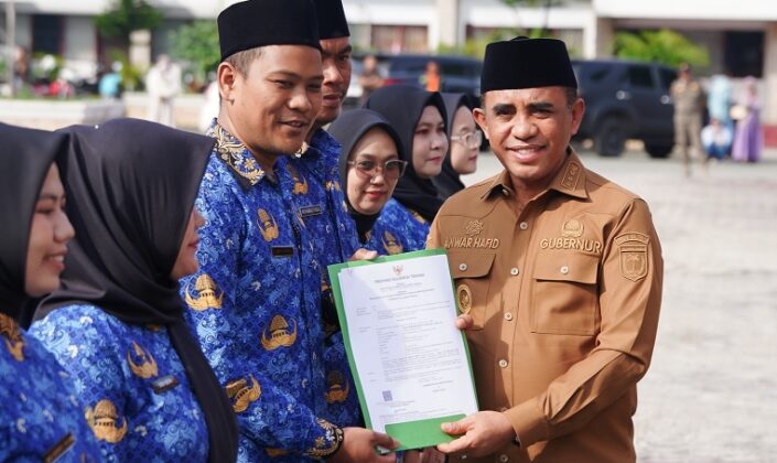 Gubernur Sulteng Serahkan 2.402 SK-PPPK Formasi 2024