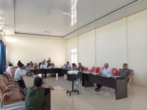 Suasana Rapat Dengar Pendapat (RDP) bersama DPRD, PUPR, BPKAD dan tim Pengacara (Foto: Nomo/BanggaiTerkini)