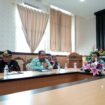 Kepala BPKAD Hasbullah Talaba mengklarifikasi informasi atas tudingan dugaan penyalagunaan APBD Banggai Laut (Foto:Nomo/BanggaiTerkini)