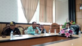 Kepala BPKAD Hasbullah Talaba mengklarifikasi informasi atas tudingan dugaan penyalagunaan APBD Banggai Laut (Foto:Nomo/BanggaiTerkini)