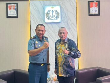 Bupati Banggai Laut, Sofyan Kaepa dan Komandan Pangkalan TNI Angkatan Laut (Danlanal) Palu, Kolonel Laut (P) Marthinus Sir (Ist)