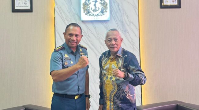 Bupati Banggai Laut, Sofyan Kaepa dan Komandan Pangkalan TNI Angkatan Laut (Danlanal) Palu, Kolonel Laut (P) Marthinus Sir (Ist)