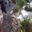 Ruas jalan Desa Lantibung-Taduno nyaris putus akibat diterjang ombak (Dok.BPBD)