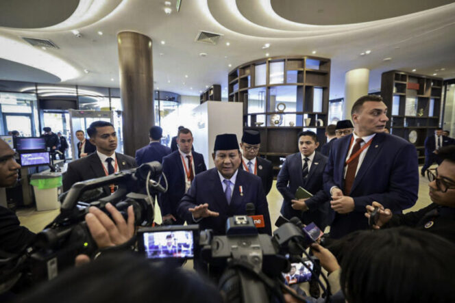 
					Presiden Republik Indonesia Prabowo Subianto menyampaikan prinsip Indonesia atas konflik global dalam pleno St. Petersburg International Economic Forum (SPIEF) 2025 di ExpoForum Convention and Exhibition Centre, St. Petersburg, Rusia (Foto: BPMI Setpres)