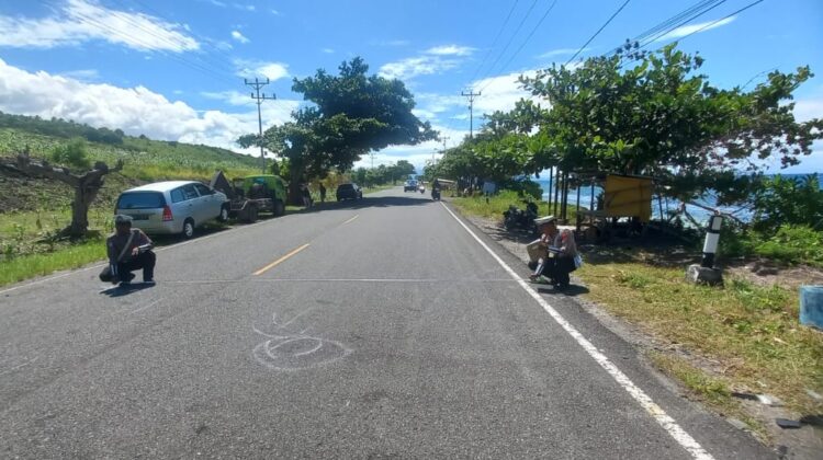 Hendak Menyalip, Pengendara Motor Tewas Tabrakan di Jalur Luwuk – Batui, Polisi Olah TKP