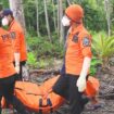 Proses evakuasi mayat yang terapung di perairan Ombuli, Bulagi, Banggai Kepulauan (Dok.BPBD Bangkep)