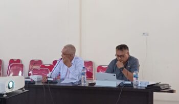 Dua pengacara Effendy Mokendji dan Martono Djibran pada RDP bersama DPRD Banggai Laut (Foto:Nomo/BanggaiTerkini)