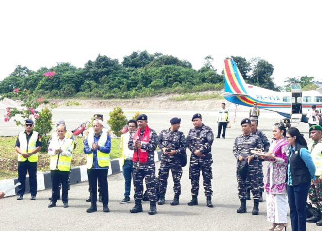 
					Bupati Sofyan Kaepa sambut Danlana Palu Kolonel Laut (P) Marthinus Sir (Istimewa)