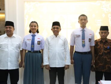 Gubernur Anwar Hafid Resmi Lepas Riswan Komian dan Anggita Putri Ikut Paskibraka Nasional