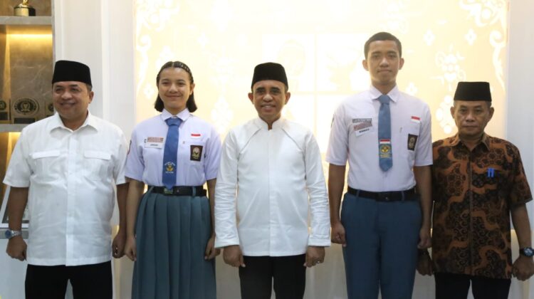 Gubernur Anwar Hafid Resmi Lepas Riswan Komian dan Anggita Putri Ikut Paskibraka Nasional