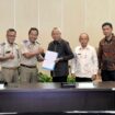 Bupati Sofyan Kaepa saat melakukan penendatanganan IPPR di Kementerian ATR/BPN Jakarta (Foto: Istimewa)