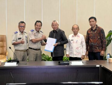 Bupati Sofyan Kaepa saat melakukan penendatanganan IPPR di Kementerian ATR/BPN Jakarta (Foto: Istimewa)