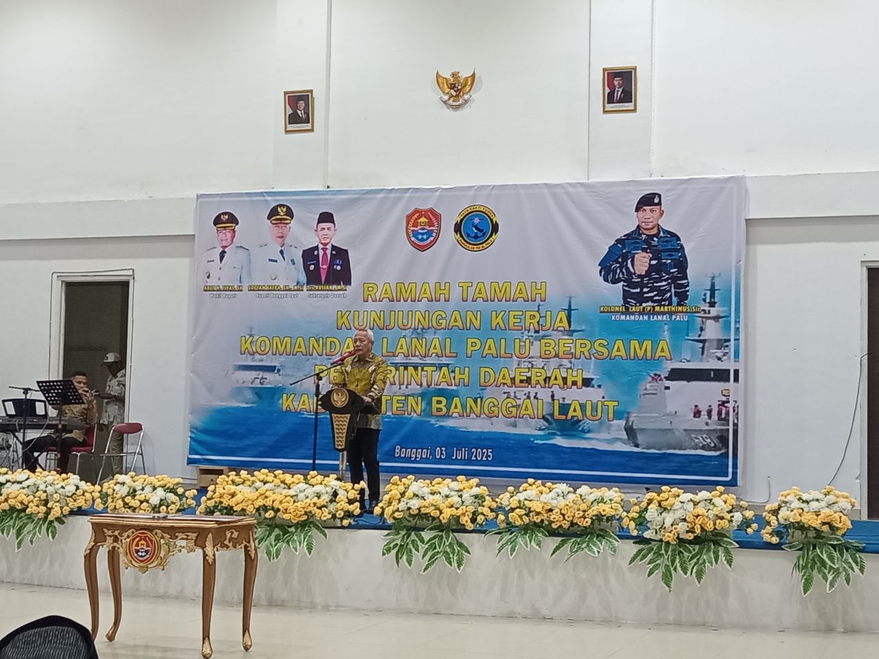 Bupati Sofyan saat ramah tamah pada kunjungan kerja Danlanal Palu, Kamis malam 3 Juli 2025 (Foto: Nomo/BanggaiTerkini)