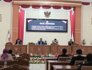 Paripurna pembahasan Raperda tentang Pertanggungjawaban Pelaksanaan APBD tahun 2024, Jumat 4 Juli 2025. (Foto: Nomo/ BanggaiTerkini)