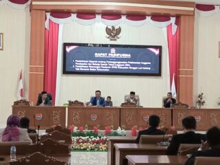 Paripurna pembahasan Raperda tentang Pertanggungjawaban Pelaksanaan APBD tahun 2024, Jumat 4 Juli 2025. (Foto: Nomo/ BanggaiTerkini)