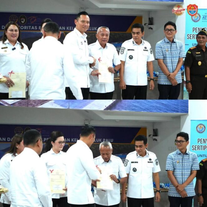 
					Bupati Sofyan Kaepa Terima 27 Sertifikat Hak Atas Tanah Sejumlah Tempat di Banggai Laut dari Menko AHY
