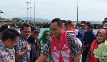 Kepala Kejaksaaan Banggai Laut Adnan Hamzah saat penyambutan (Foto: Nomo/ BanggaiTerkini)
