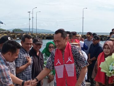 Kepala Kejaksaaan Banggai Laut Adnan Hamzah saat penyambutan (Foto: Nomo/ BanggaiTerkini)