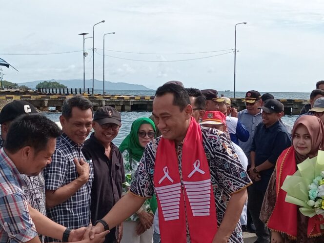
					Kepala Kejaksaaan Banggai Laut Adnan Hamzah saat penyambutan (Foto: Nomo/ BanggaiTerkini)