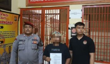 Kepala Desa Matanga, Banggai Laut, Aryando Mataiya insial AM ditahan Kepolisian (Ist)