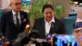 Menko Perekonomian RI Airlangga Hartarto memberikan keterangan pers usai mendampingi Presiden RI dalam KTT BRICS di Brasil, Senin (7/7/2025). (Foto: Kemenko Perekonomian)