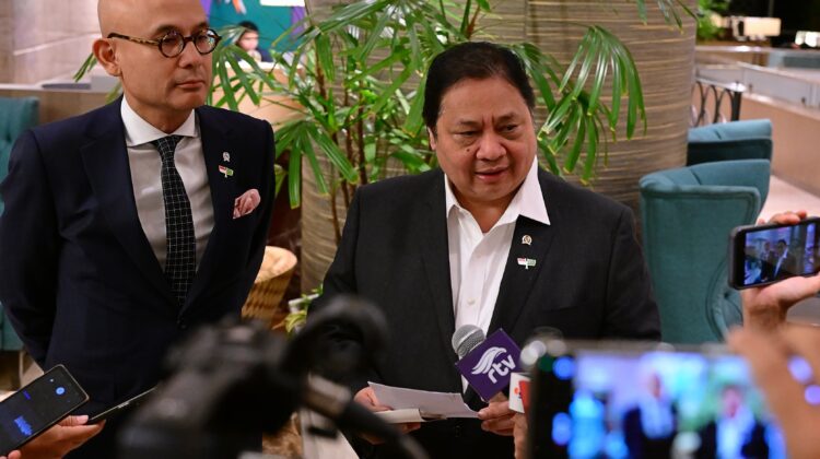 Menko Perekonomian RI Airlangga Hartarto memberikan keterangan pers usai mendampingi Presiden RI dalam KTT BRICS di Brasil, Senin (7/7/2025). (Foto: Kemenko Perekonomian)